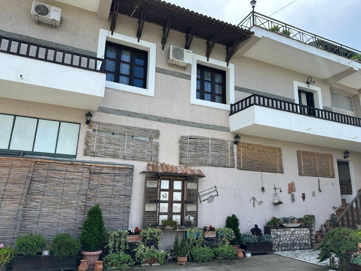 Bed & Breakfast Local Living Edi ベラト エクステリア 写真