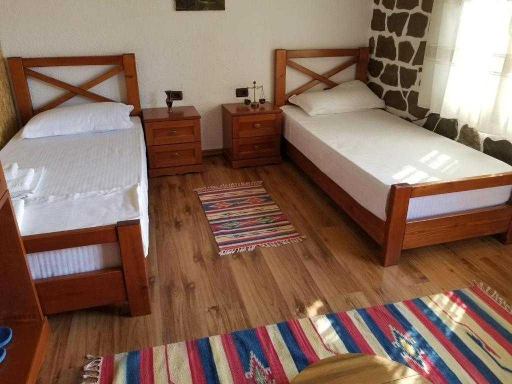 Bed & Breakfast Local Living Edi ベラト エクステリア 写真