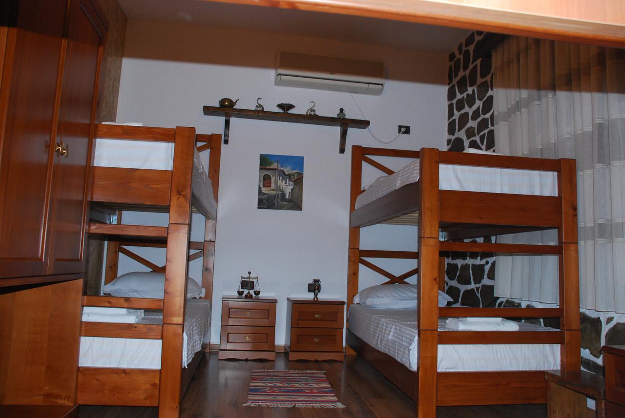 Bed & Breakfast Local Living Edi ベラト エクステリア 写真
