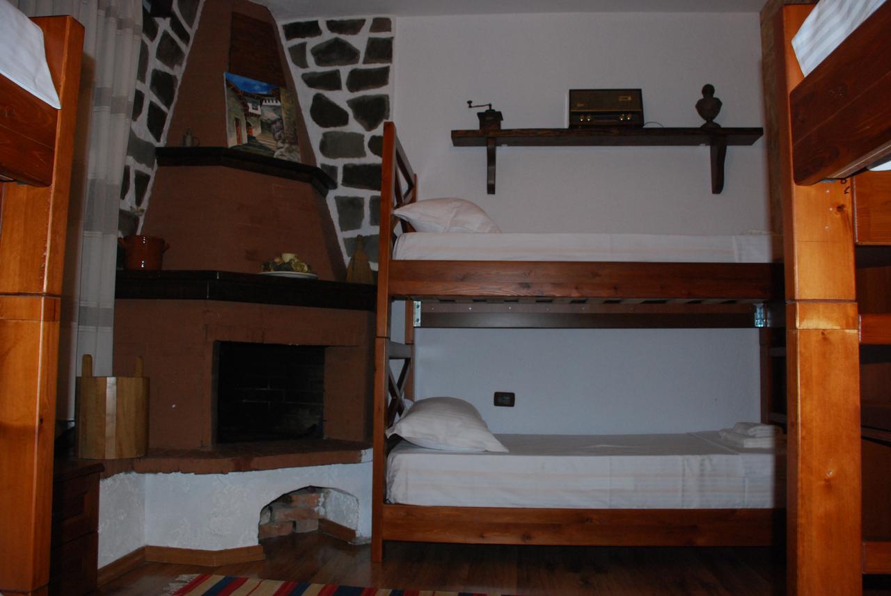 Bed & Breakfast Local Living Edi ベラト エクステリア 写真