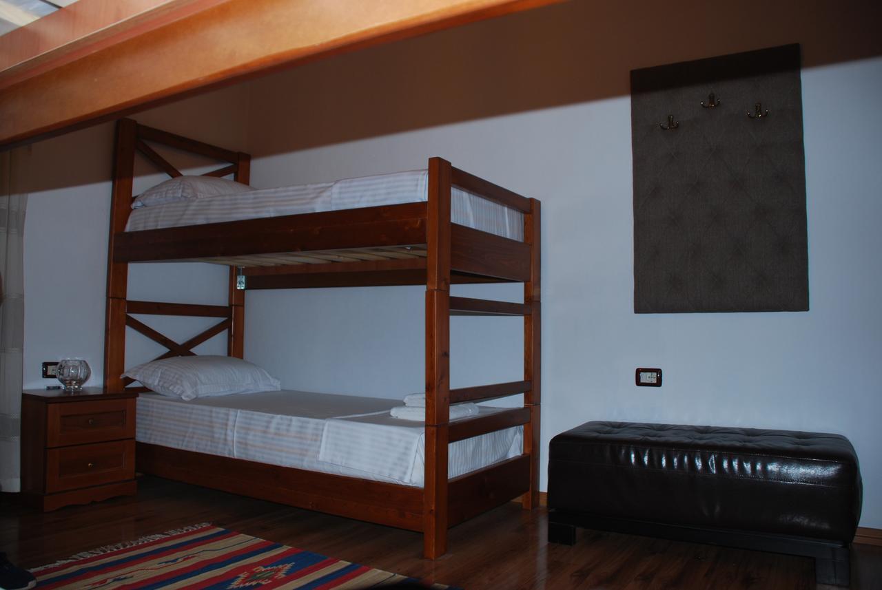 Bed & Breakfast Local Living Edi ベラト エクステリア 写真