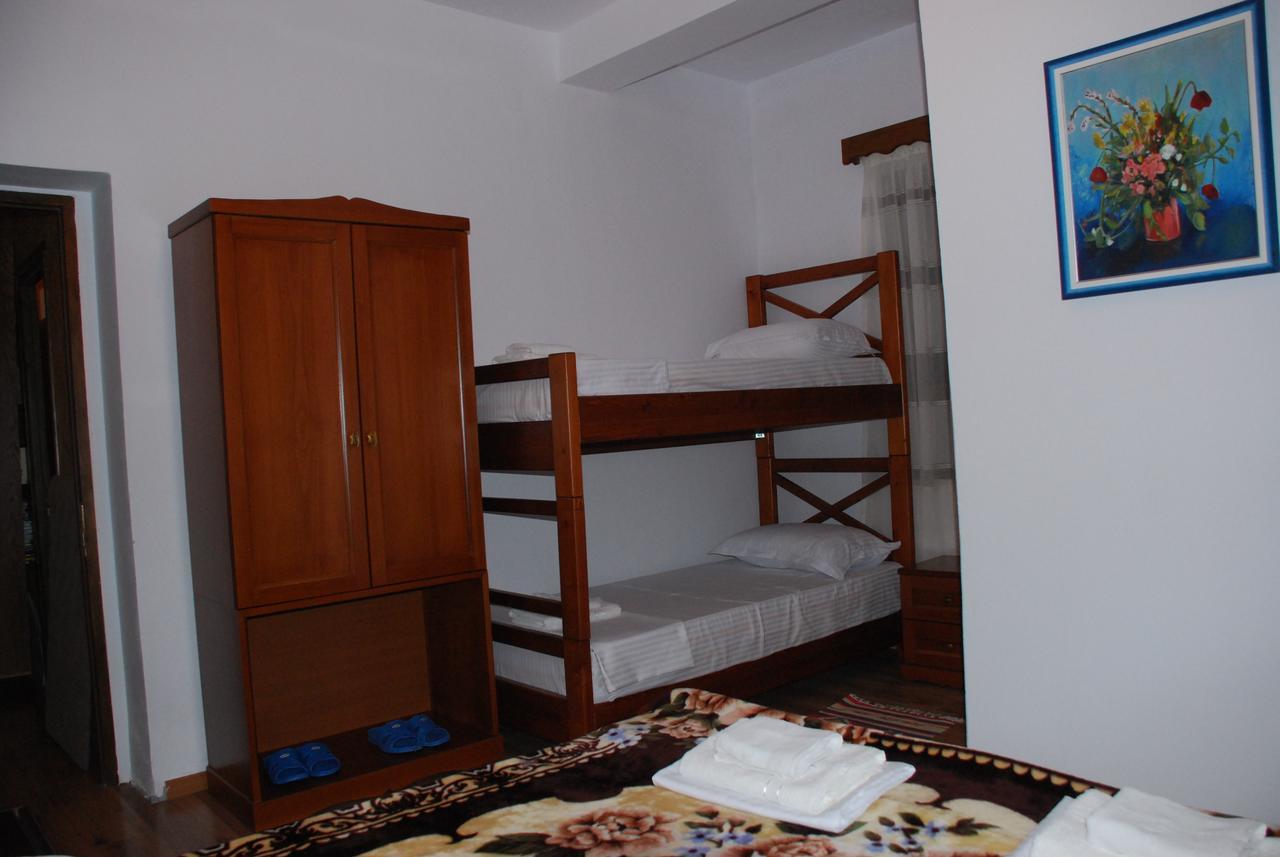 Bed & Breakfast Local Living Edi ベラト エクステリア 写真