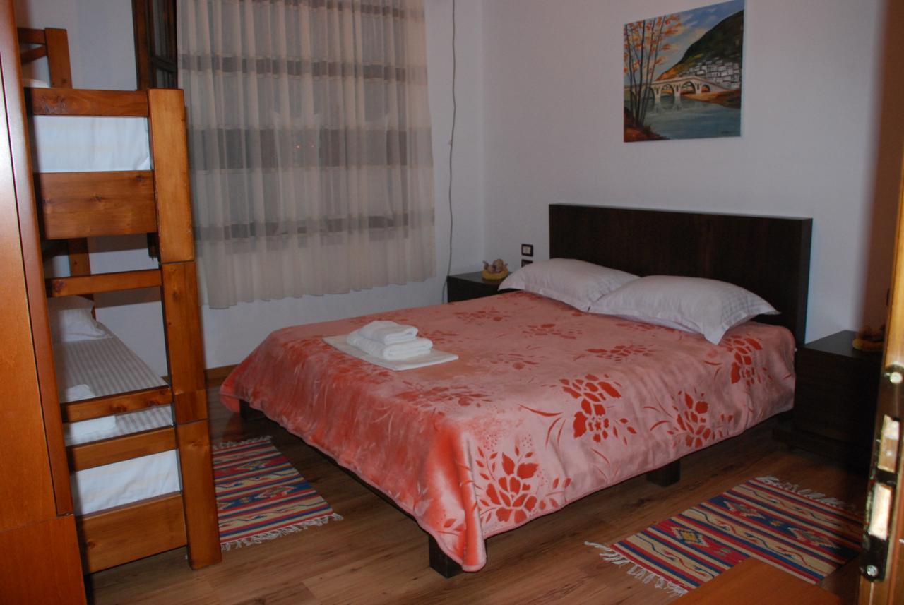 Bed & Breakfast Local Living Edi ベラト エクステリア 写真