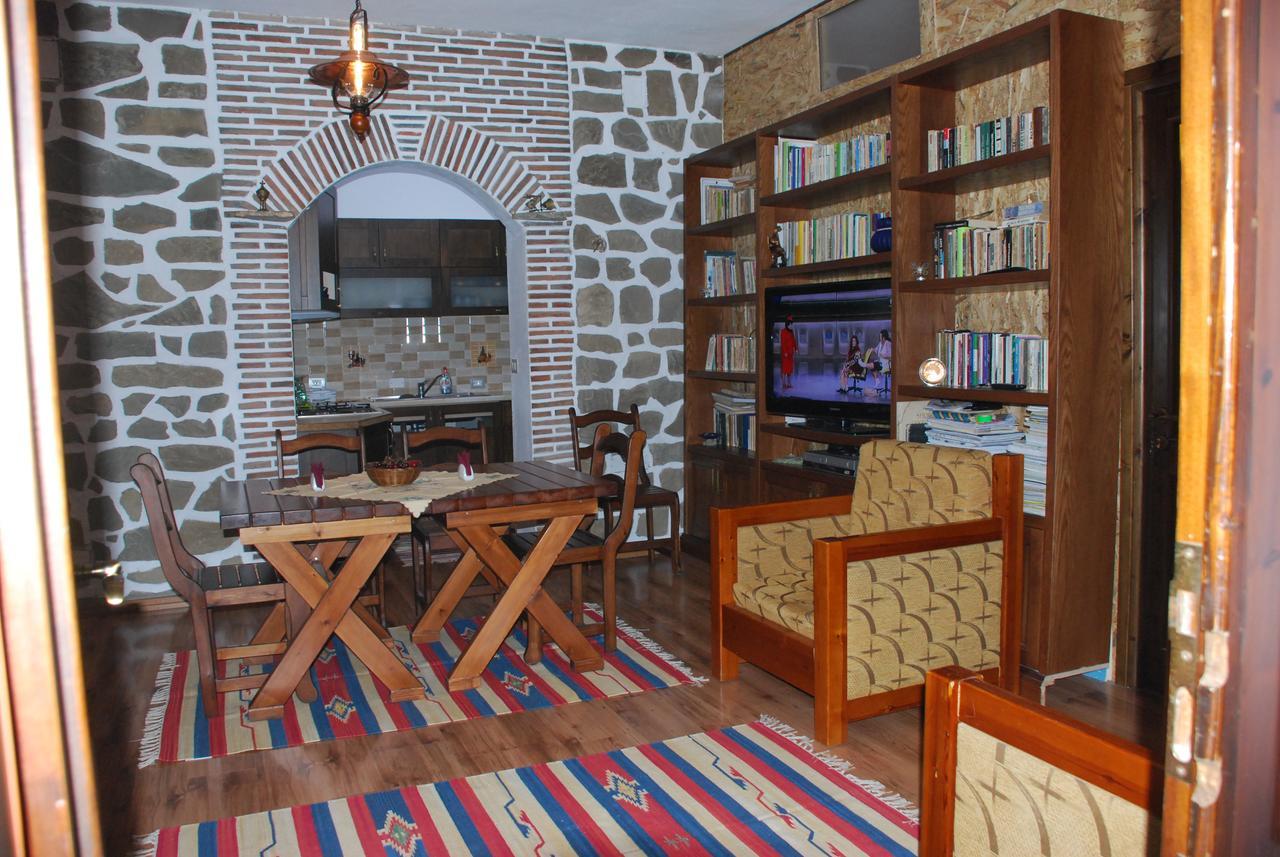 Bed & Breakfast Local Living Edi ベラト エクステリア 写真