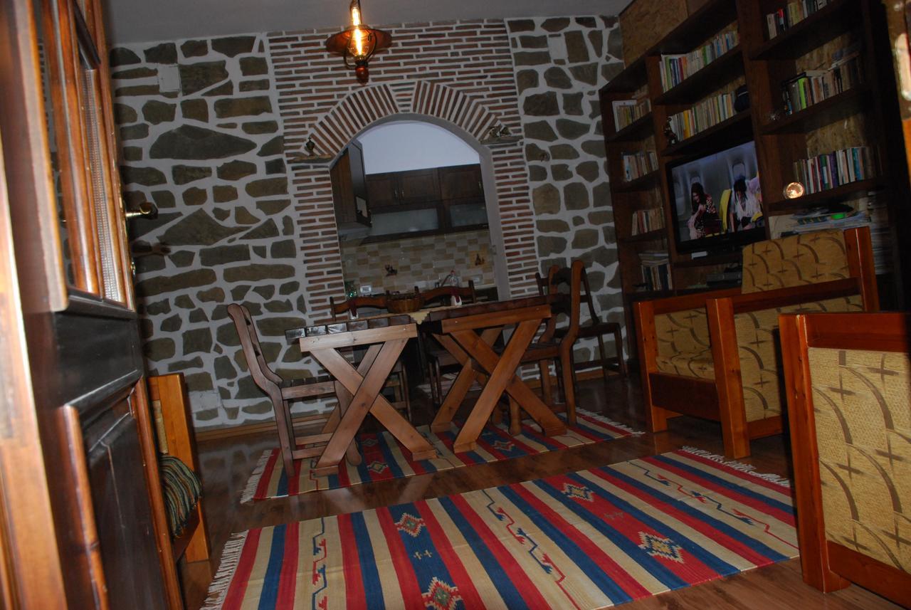 Bed & Breakfast Local Living Edi ベラト エクステリア 写真