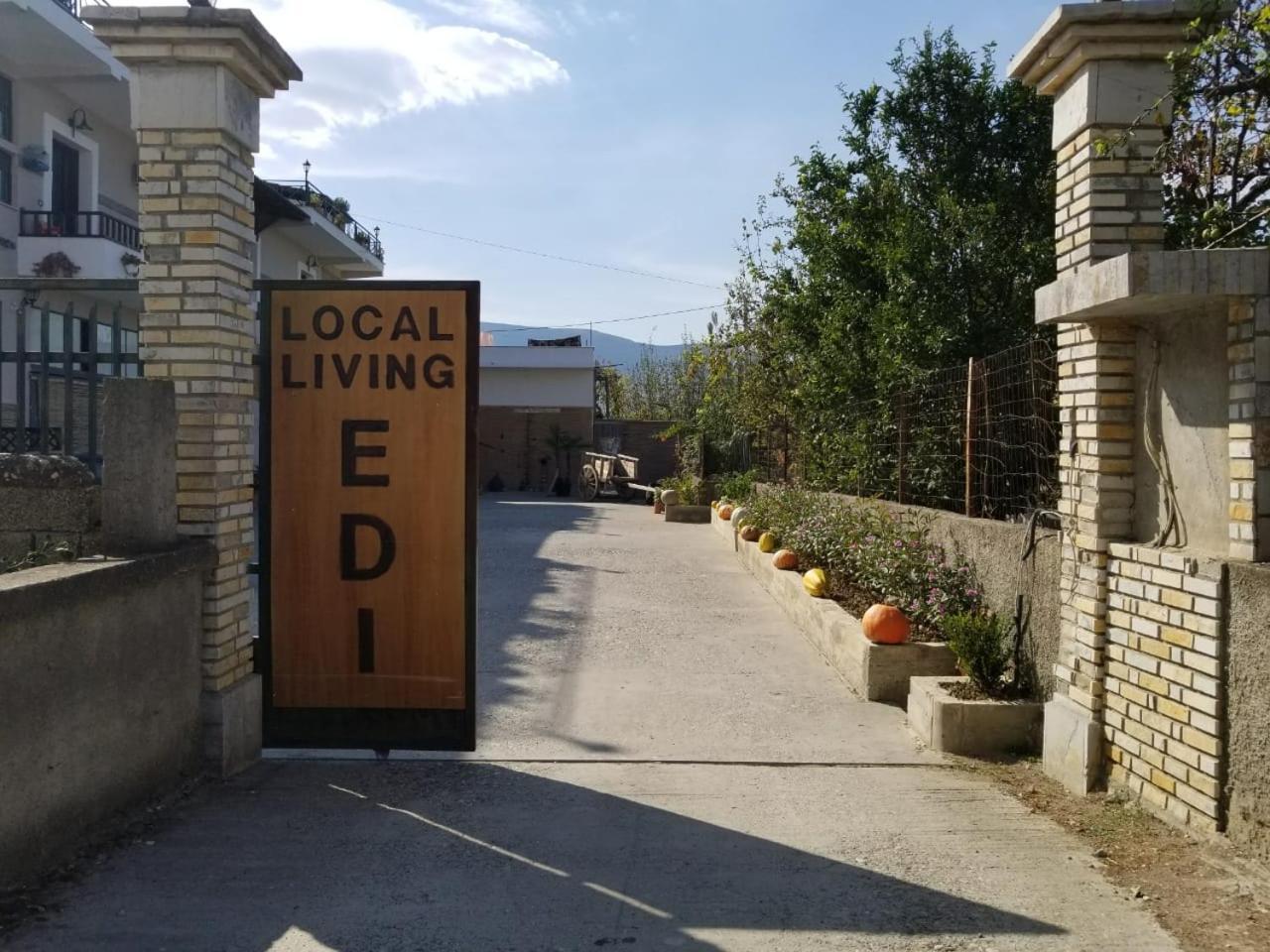 Bed & Breakfast Local Living Edi ベラト エクステリア 写真