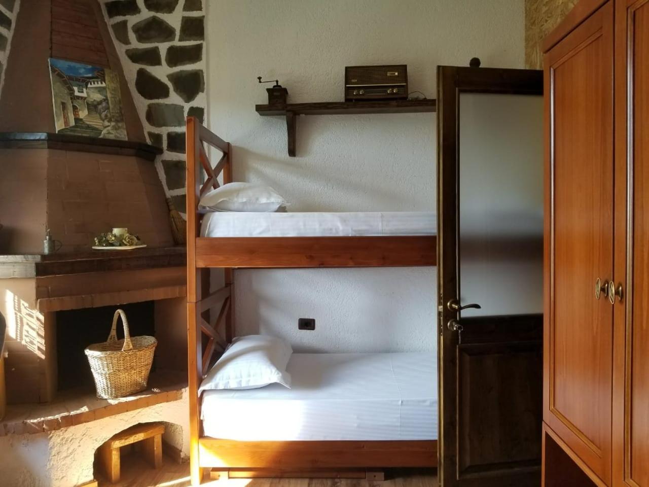 Bed & Breakfast Local Living Edi ベラト エクステリア 写真