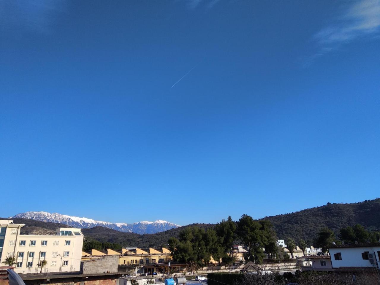 Bed & Breakfast Local Living Edi ベラト エクステリア 写真
